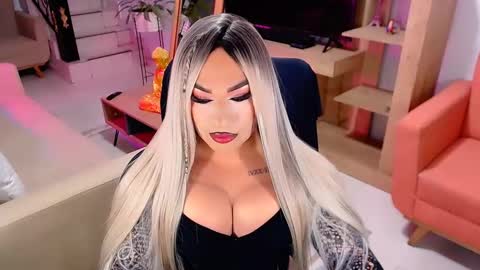 Snapshot of valentinaxqueen chatting on March 9, 11:03 pm    online show from March 9, 11:03 pm