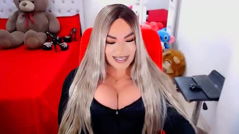 Snapshot of valentinaxqueen chatting on October 3, 12:43 am    online show from October 3, 12:43 am