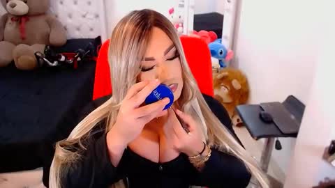 Snapshot of valentinaxqueen chatting on October 8, 9:16 pm    online show from October 8, 9:16 pm