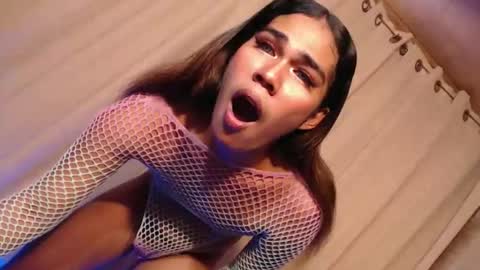 Snapshot of vampy_ebony_laxine chatting on October 22, 5:31 am vampy_ebony_laxine online show from October 22, 5:31 am