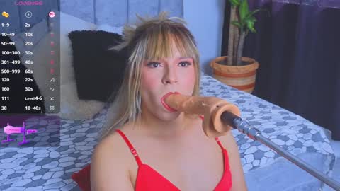Snapshot of vicky_hot_x chatting on December 5, 4:50 pm        online show from December 5, 4:50 pm