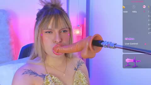 Snapshot of vicky_hot_x chatting on February 19, 11:14 pm        online show from February 19, 11:14 pm