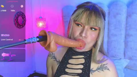 Snapshot of vicky_hot_x chatting on February 24, 8:58 pm        online show from February 24, 8:58 pm