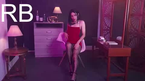 Snapshot of vicky_hot_x chatting on October 6, 10:10 pm        online show from October 6, 10:10 pm
