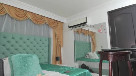 victoria_sweets_ online show from February 1, 10:13 pm