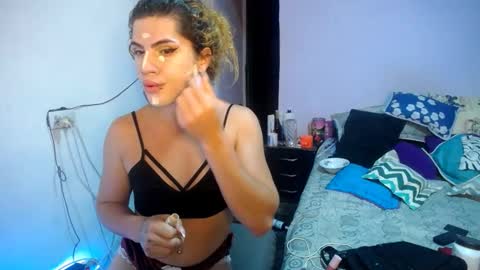 violet_hyuga online show from December 3, 3:11 am