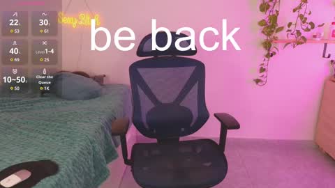 Vikky online show from March 8, 2:51 pm