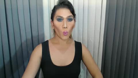 GWEN THOMPSON .......   online show from January 1, 12:11 pm