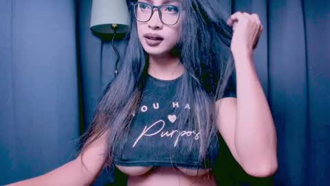 Lara online show from December 6, 4:45 pm