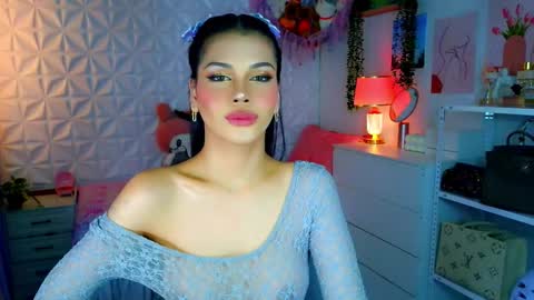 YANG AUDREY LONE online show from November 28, 3:08 am