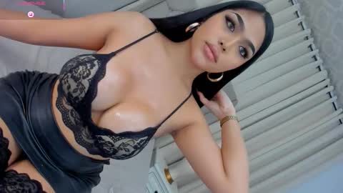 ylonagrae online show from November 23, 3:47 pm