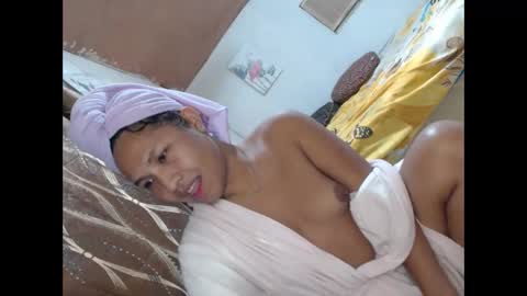 Snapshot of yourlittle_angel69 chatting on February 11, 10:37 am angel online show from February 11, 10:37 am