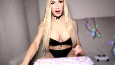 ZARINA online show from December 12, 8:32 pm