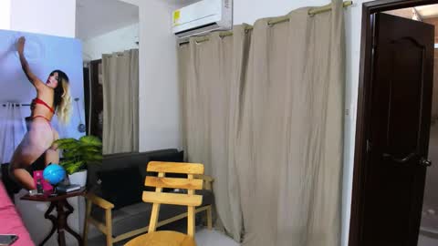 zou_quira online show from February 3, 1:16 pm