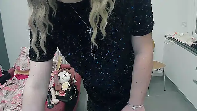 CristinaTrav online show from October 4, 8:31 pm