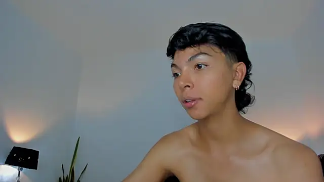 xhenisa  online show from February 27, 3:01 am