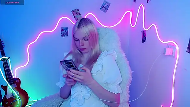 Emily Nyaffee online show from October 27, 6:49 pm