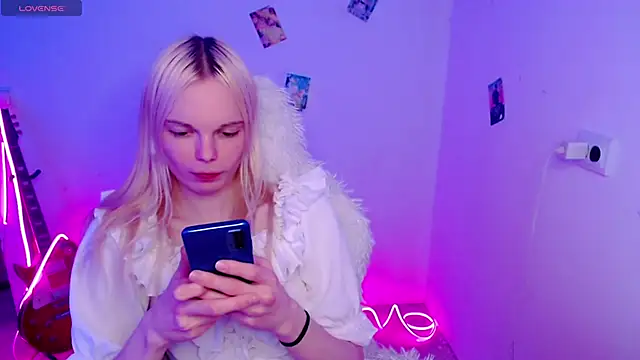 Emily Nyaffee online show from December 2, 12:13 am