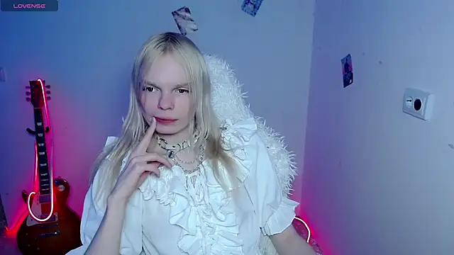 Emily Nyaffee online show from February 27, 1:33 am