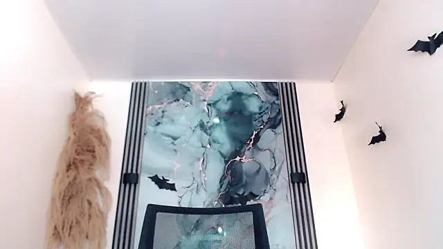 hilary rodriguez online show from November 4, 7:13 pm