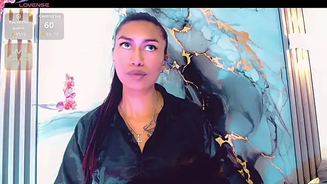 khiara moretti online show from December 19, 7:19 pm