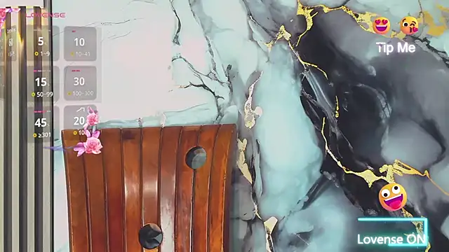 khiara moretti online show from February 16, 7:45 pm