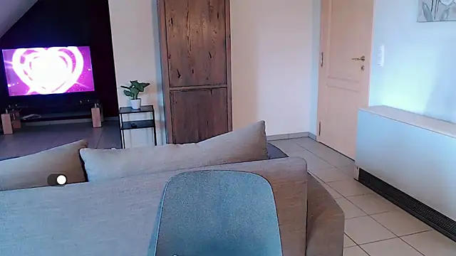 Snapshot of Ciinamonloren chatting on September 25, 2:35 pm Ciinamonloren online show from September 25, 2:35 pm