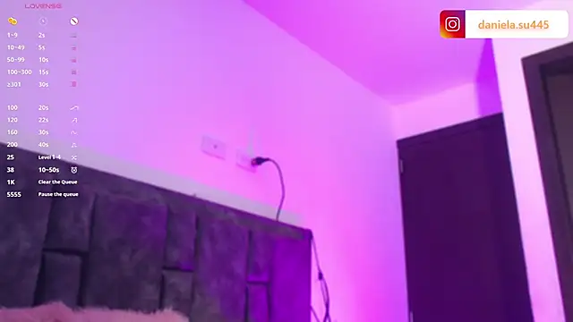 milan delrey online show from November 29, 5:31 am