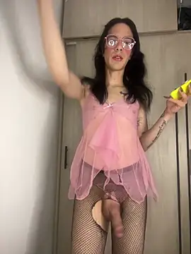 Snapshot of danielagh29 chatting on December 18, 6:53 am danielagh29 online show from December 18, 6:53 am