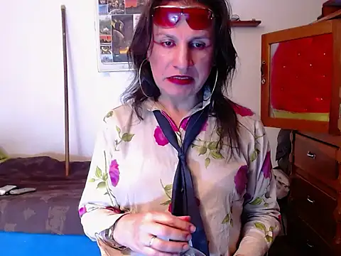 LorenJade online show from January 18, 10:45 am