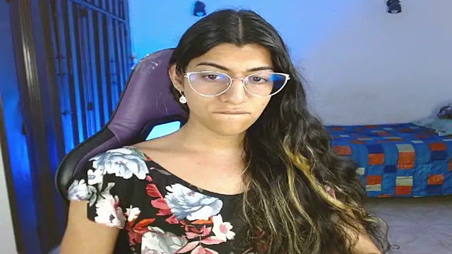 engielphoenis14 online show from December 3, 2:27 am