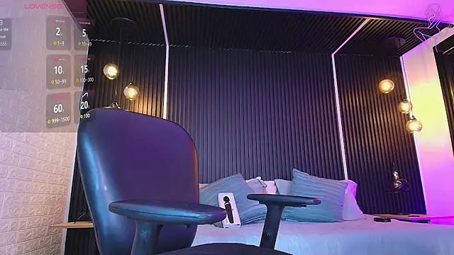  Holly Cat online show from November 14, 8:39 pm