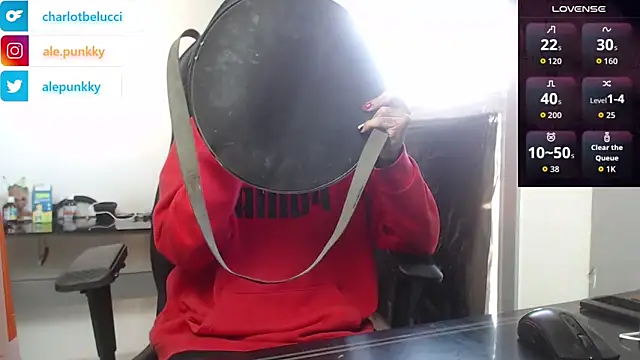 charlotbelucci  online show from October 23, 8:46 pm