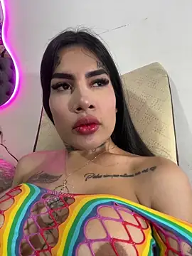 Snapshot of saragill323 chatting on January 17, 3:43 pm saragill323 online show from January 17, 3:43 pm