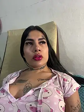 Snapshot of saragill323 chatting on March 2, 5:41 pm saragill323 online show from March 2, 5:41 pm