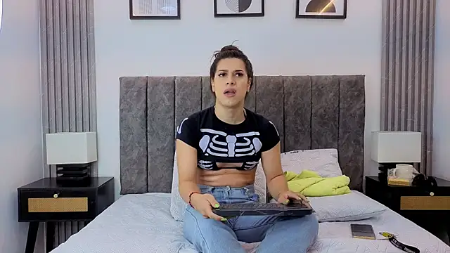 Luciana Ortiz1 online show from December 19, 1:49 pm