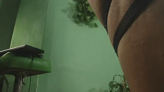 thirstymoonxx online show from November 1, 4:43 am