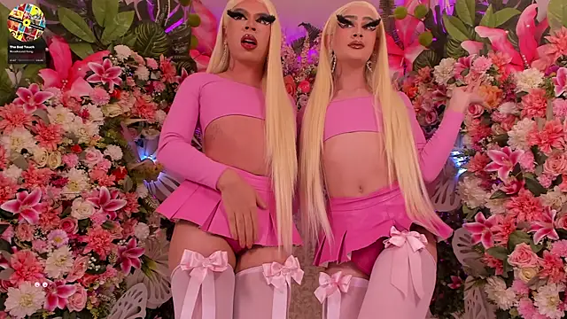 Snapshot of AlisonSharon chatting on March 8, 7:27 am AlisonSharon online show from March 8, 7:27 am