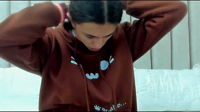 FreyaMoller online show from December 3, 1:48 pm