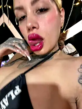 Snapshot of Zaratattoox chatting on October 8, 6:59 am Zaratattoox online show from October 8, 6:59 am