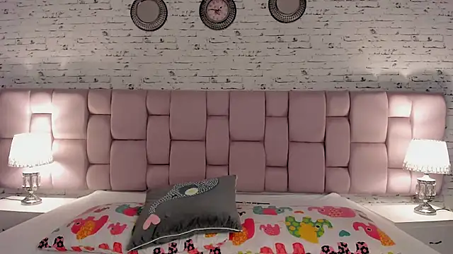 Ari sunshine  online show from January 29, 7:00 pm