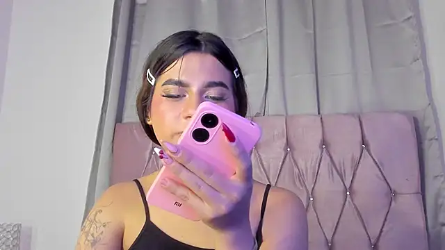 Snapshot of Ashley_piinkk_ chatting on January 27, 9:44 am Ashley piinkk  online show from January 27, 9:44 am