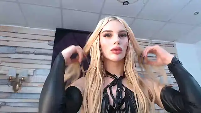 SoniaBertina online show from December 5, 9:44 am