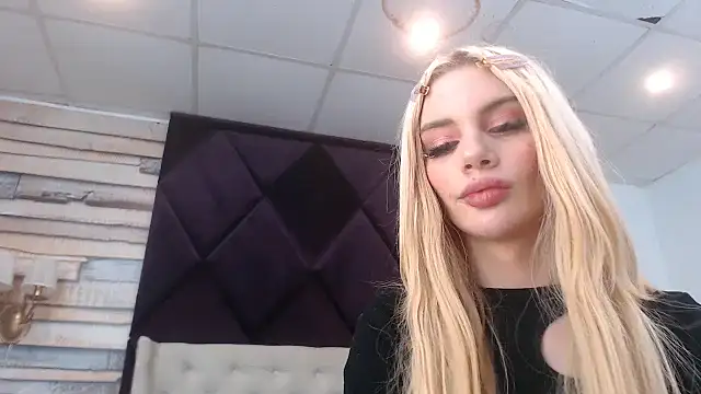 SoniaBertina online show from December 16, 7:48 am
