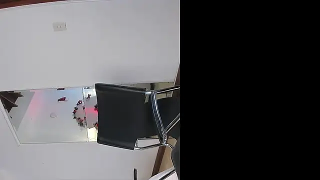 evelyn wine online show from December 22, 7:18 pm