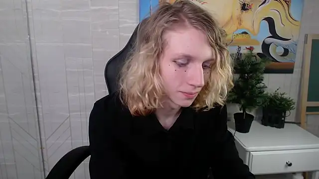 nellystarrr online show from December 6, 10:46 pm