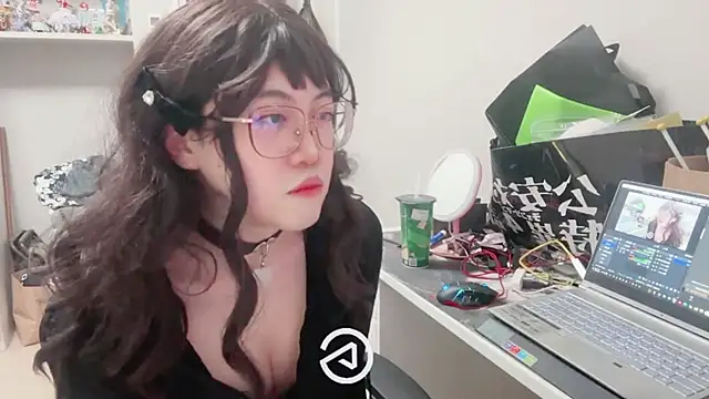 yahanr online show from October 2, 4:50 pm