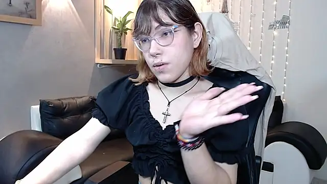 Christina prg online show from December 4, 3:15 pm