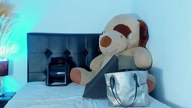 jasmindivas online show from December 17, 1:05 pm