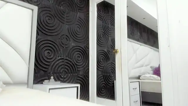 AbigailWilliams  online show from October 25, 1:06 pm